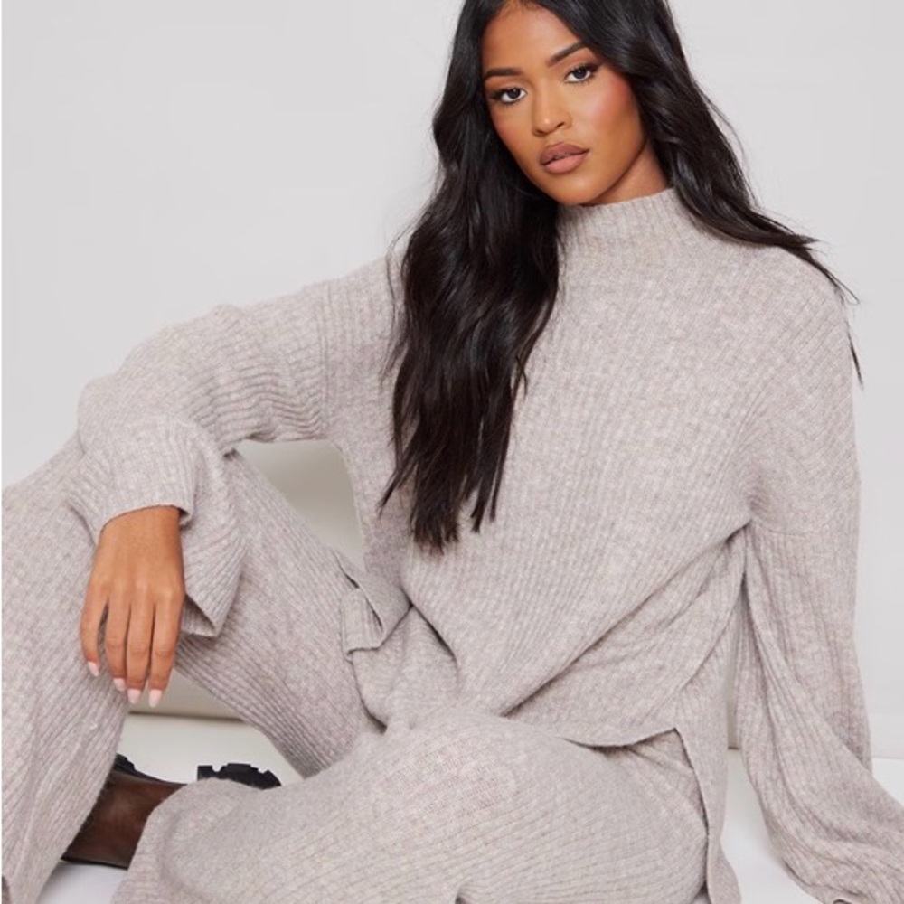PrettyLittleThing Cream Ribbed Knit Sweatshirt